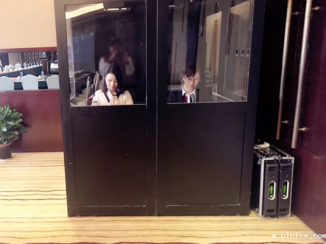 同声传译一天的收费是多少 同声传译一天的收费是多少